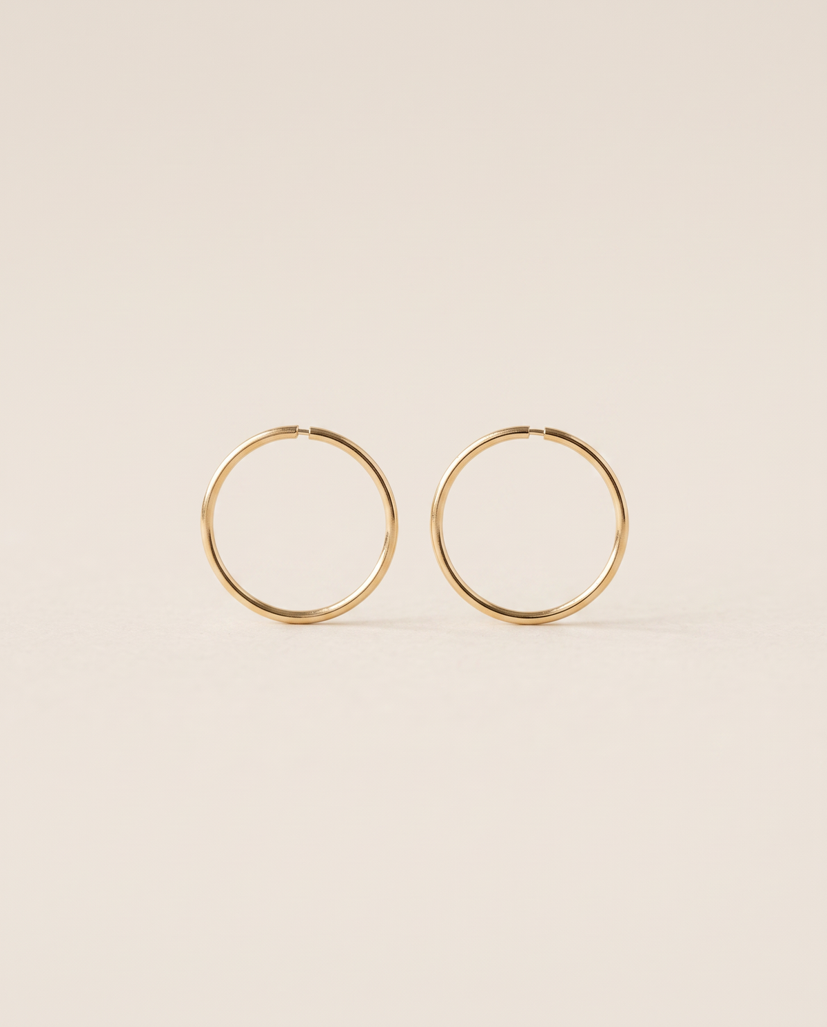 Mini Creolen 11 mm aus 750er Gold, extra fein – Ansicht 2
