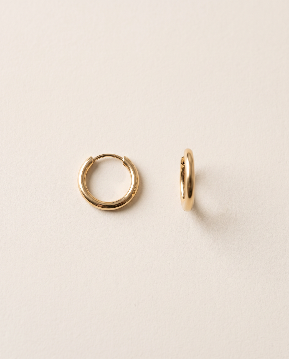 Huggie Creolen 10 mm aus 750er Gold – Unisex – Ansicht 5