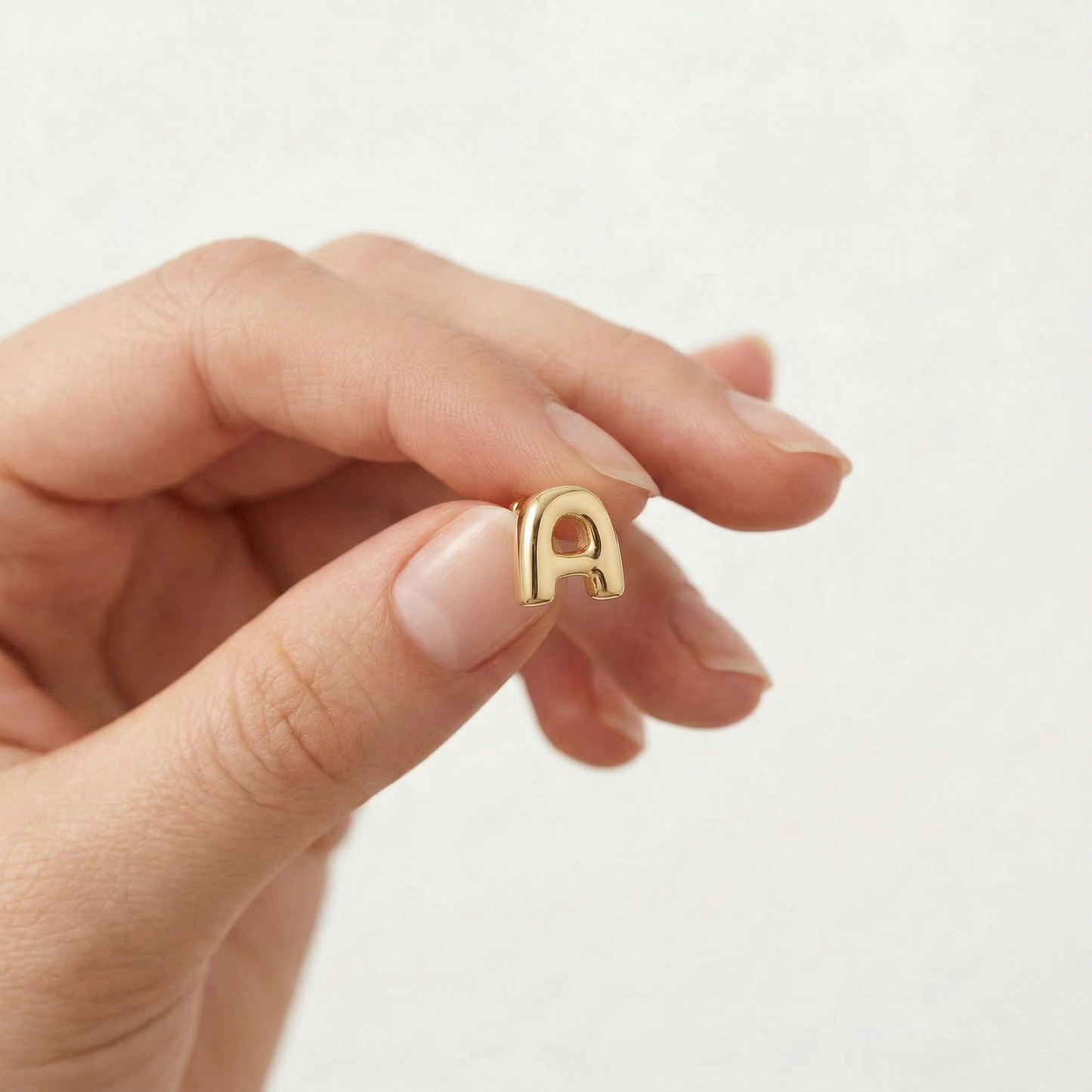 18K (750) Gold Initial Ohrstecker A Damen – Buchstaben Ohrringe | PAEEZE