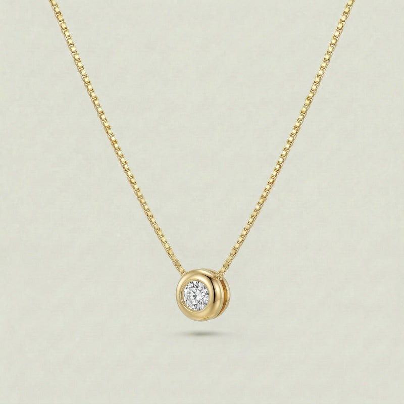 Zirkonia-Anhänger 6 mm mit Kette aus 750er Gold – Nahaufnahme