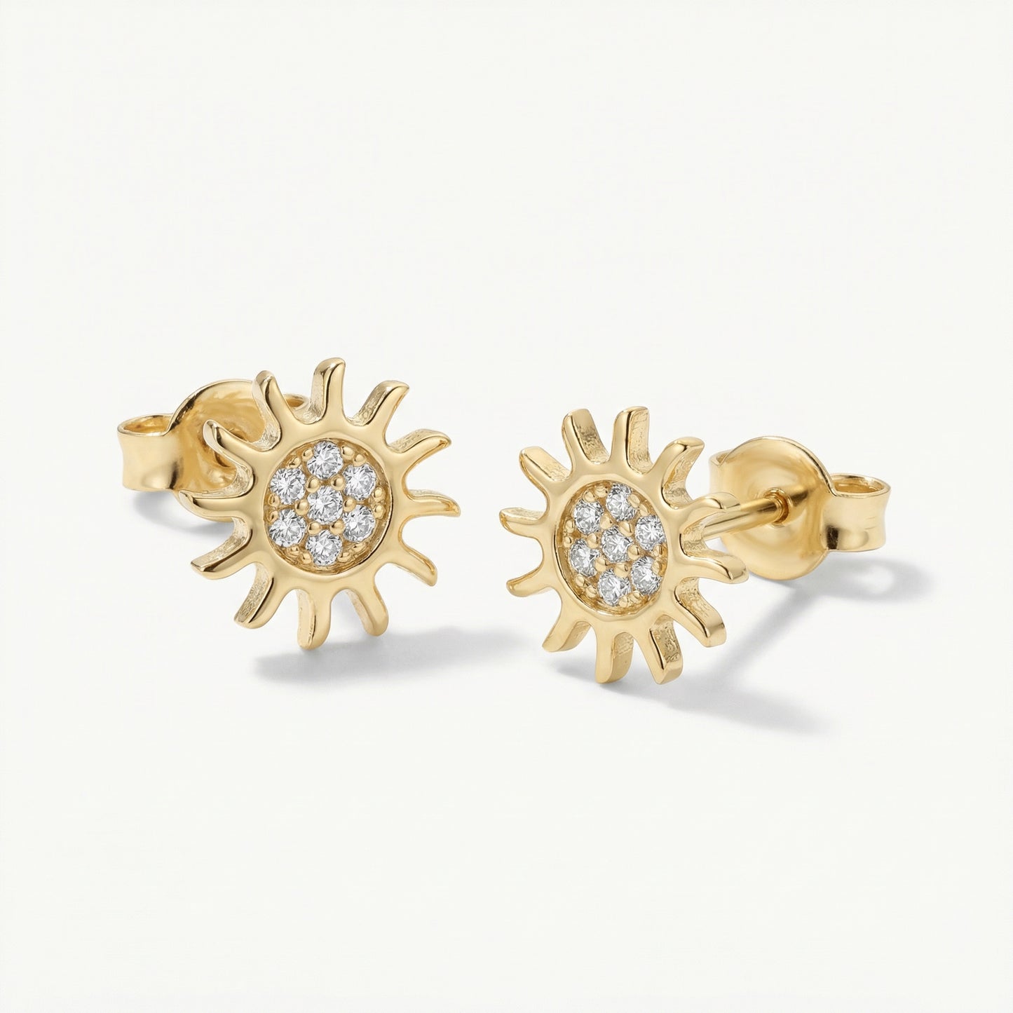 18K (750) Gold Sonnen Ohrstecker Damen mit Zirkonia – Sun Design | PAEEZE