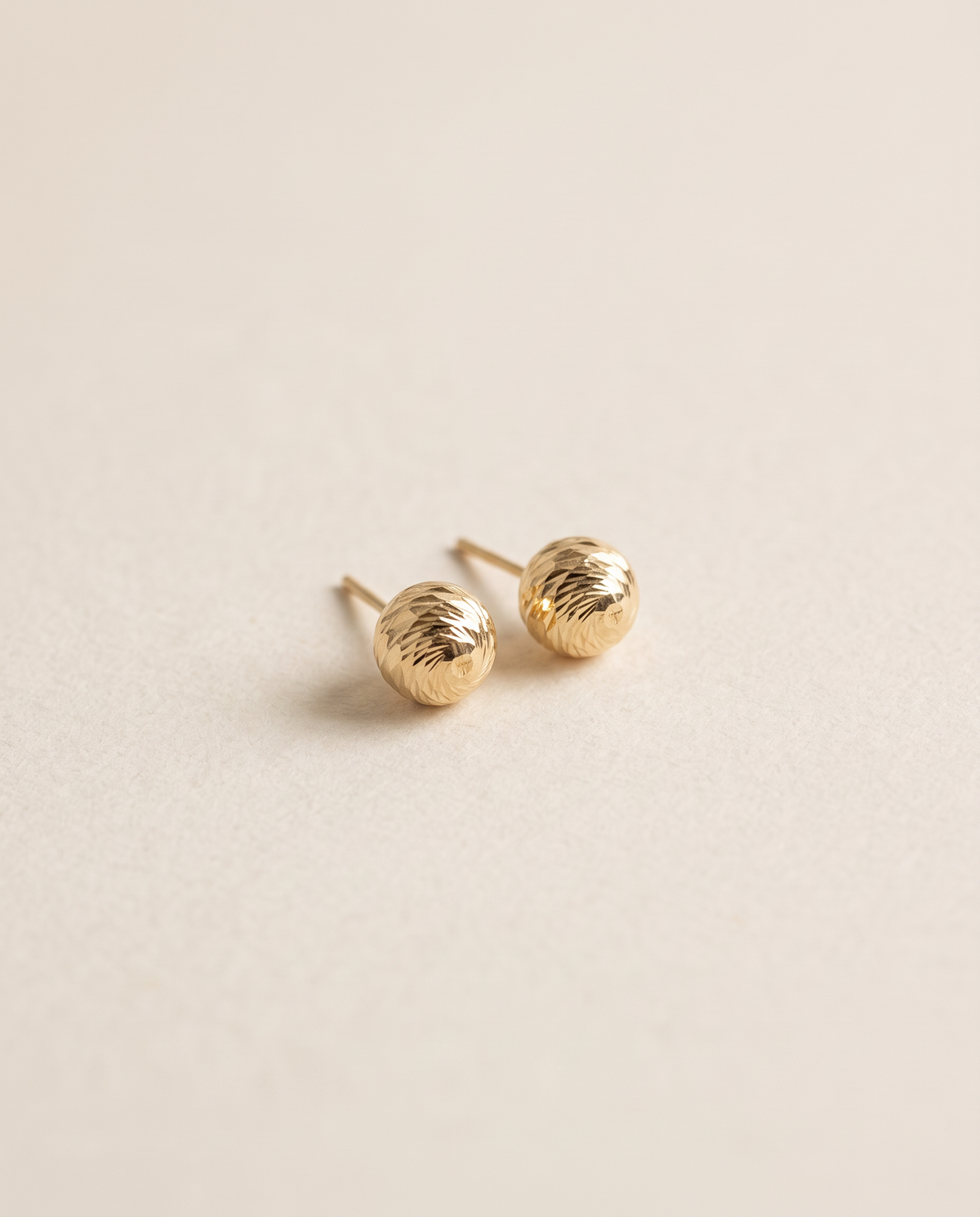 Disco-Kugel Ohrstecker 8 mm aus 750er Gold – Ansicht 2