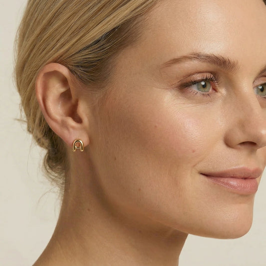 750 Gold Buchstaben Ohrstecker A | Initial Ohrringe aus 18K Gelbgold